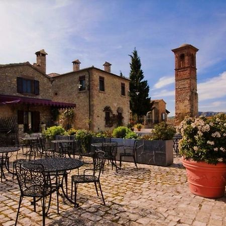 Castello Di Albereto Hotel Trarivi Екстериор снимка