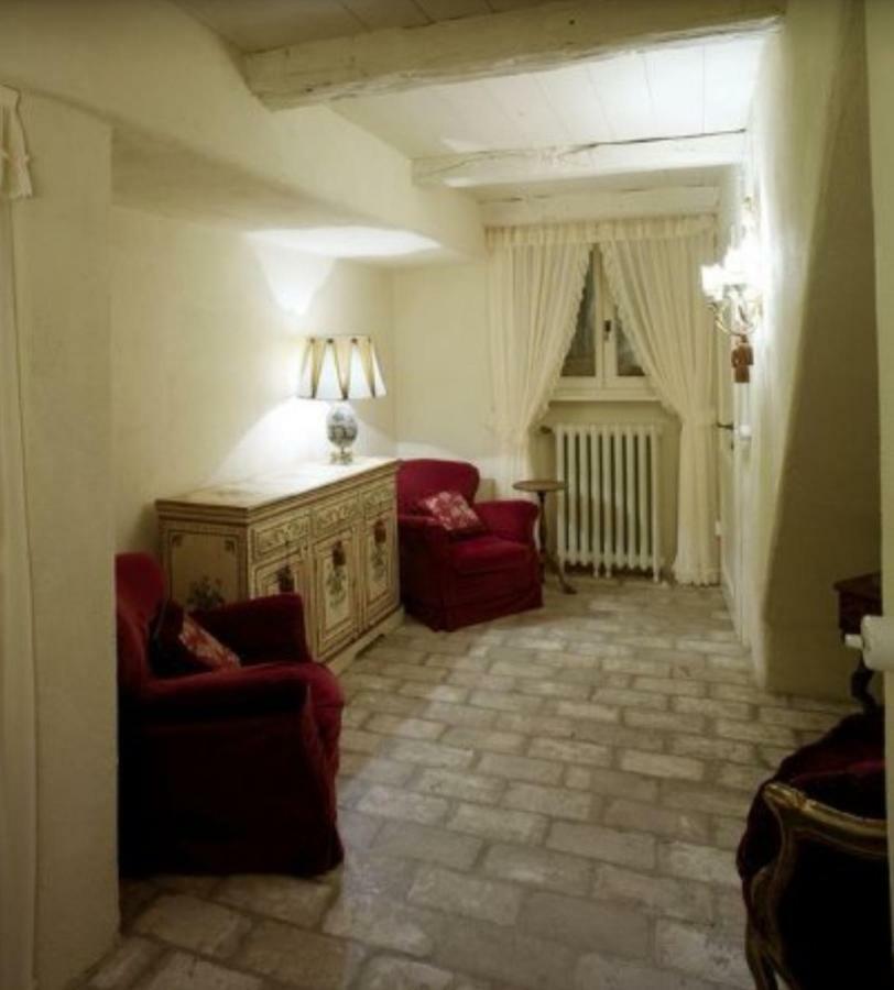 Castello Di Albereto Hotel Trarivi Екстериор снимка