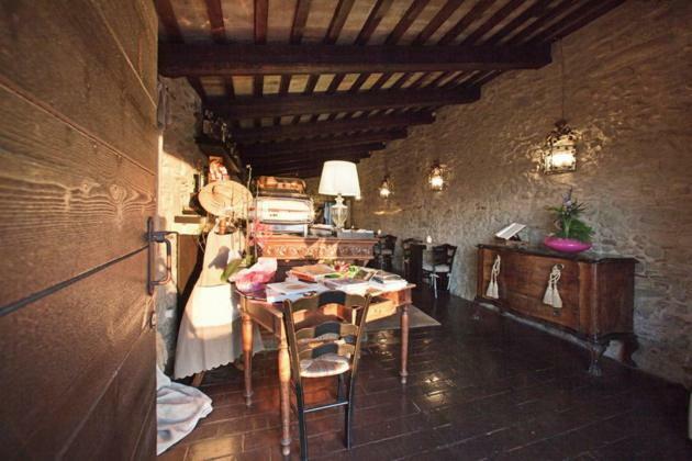 Castello Di Albereto Hotel Trarivi Екстериор снимка