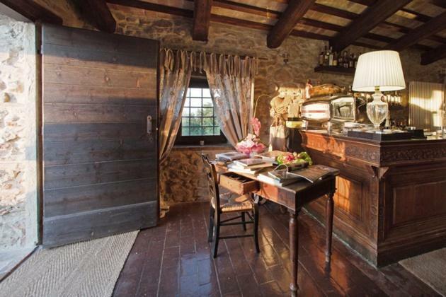 Castello Di Albereto Hotel Trarivi Екстериор снимка