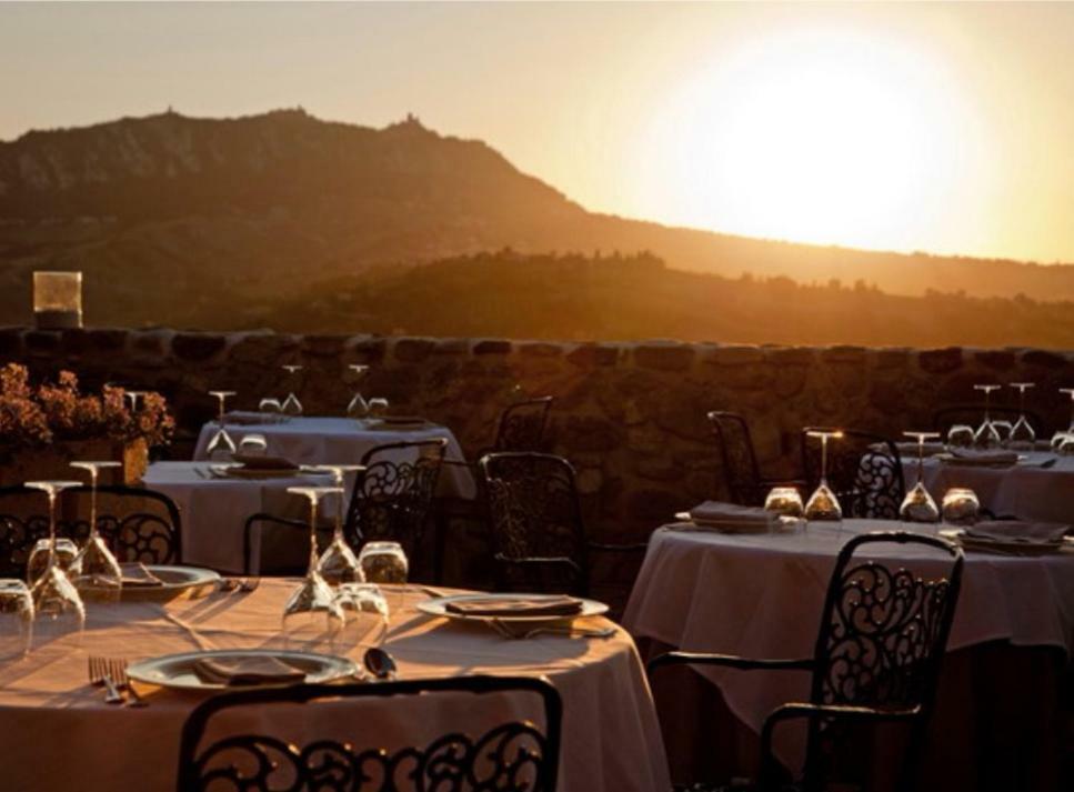 Castello Di Albereto Hotel Trarivi Екстериор снимка
