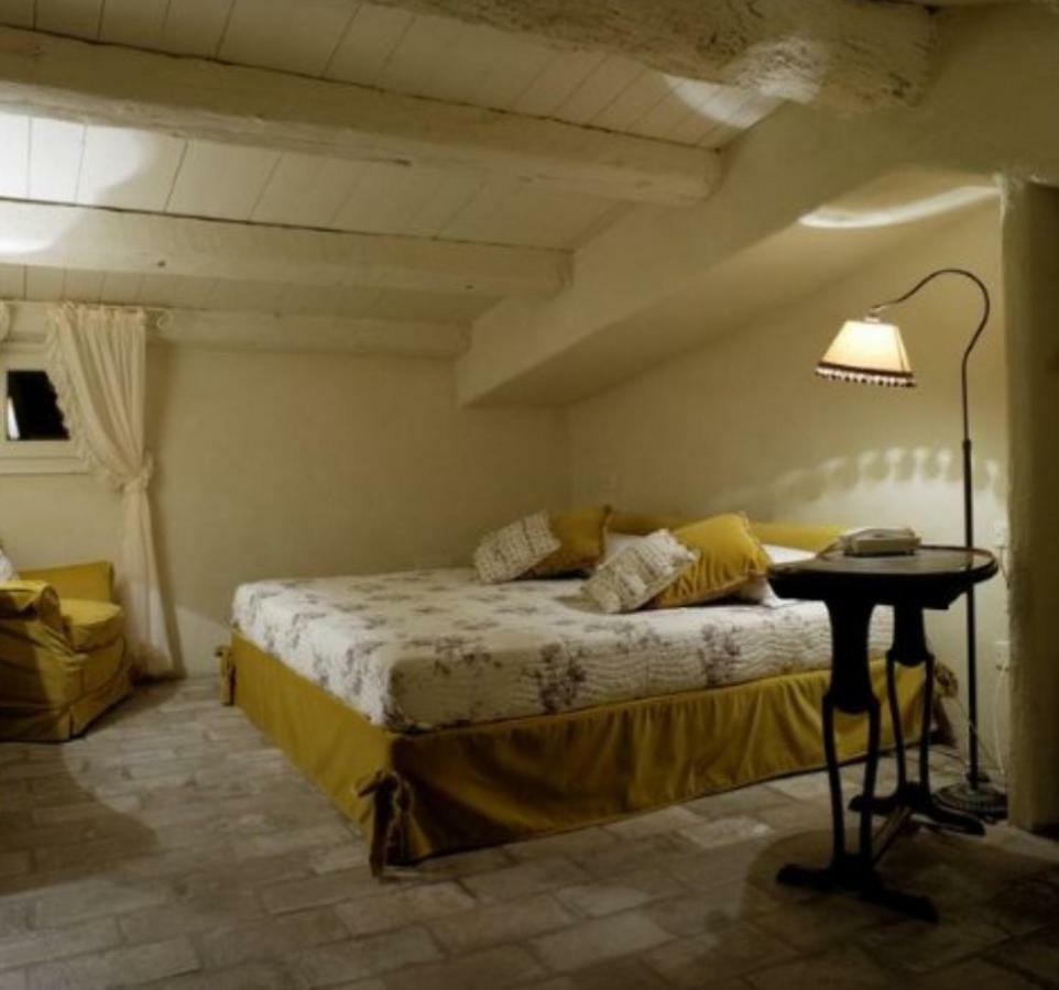 Castello Di Albereto Hotel Trarivi Екстериор снимка