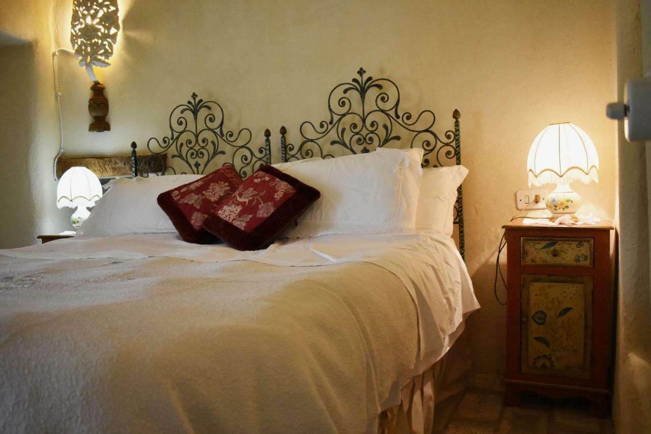 Castello Di Albereto Hotel Trarivi Екстериор снимка