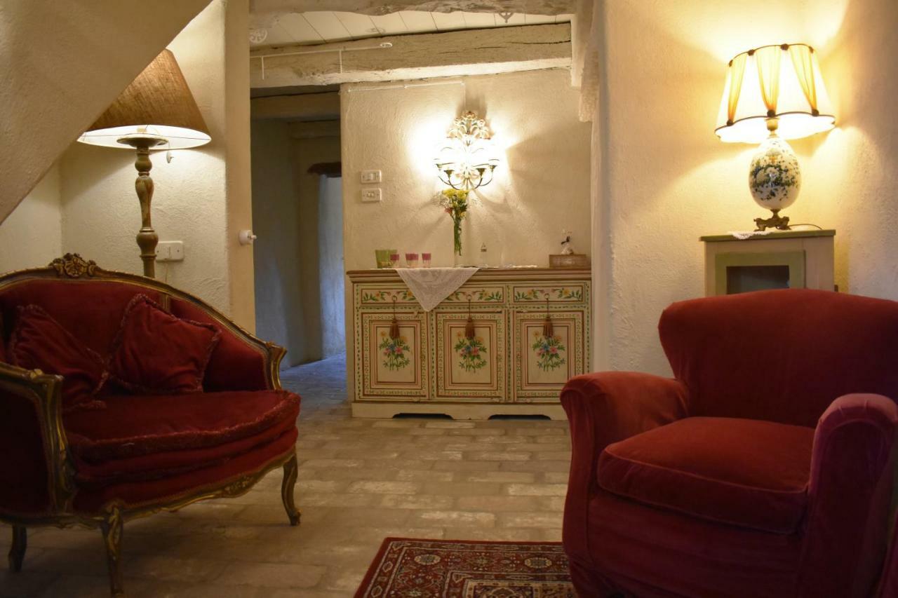 Castello Di Albereto Hotel Trarivi Екстериор снимка