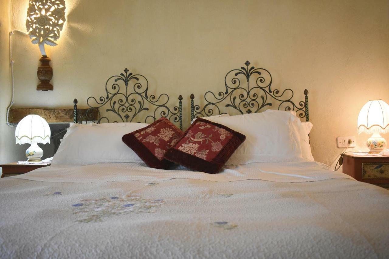 Castello Di Albereto Hotel Trarivi Екстериор снимка