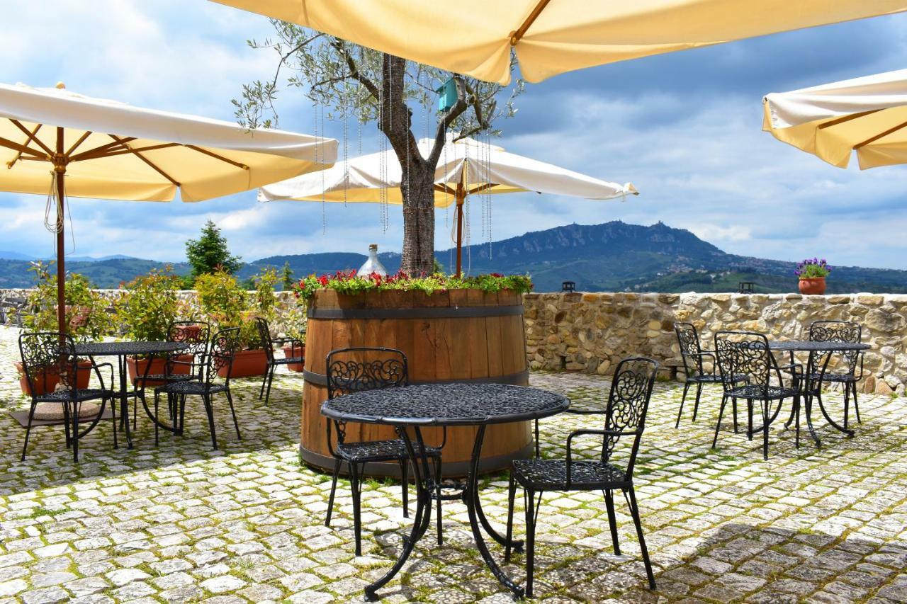 Castello Di Albereto Hotel Trarivi Екстериор снимка