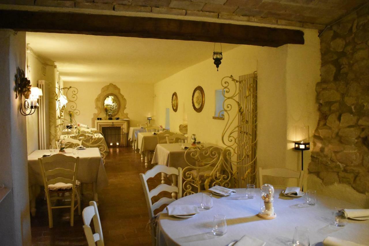 Castello Di Albereto Hotel Trarivi Екстериор снимка