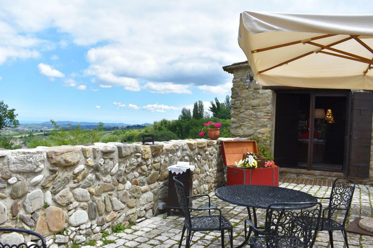 Castello Di Albereto Hotel Trarivi Екстериор снимка