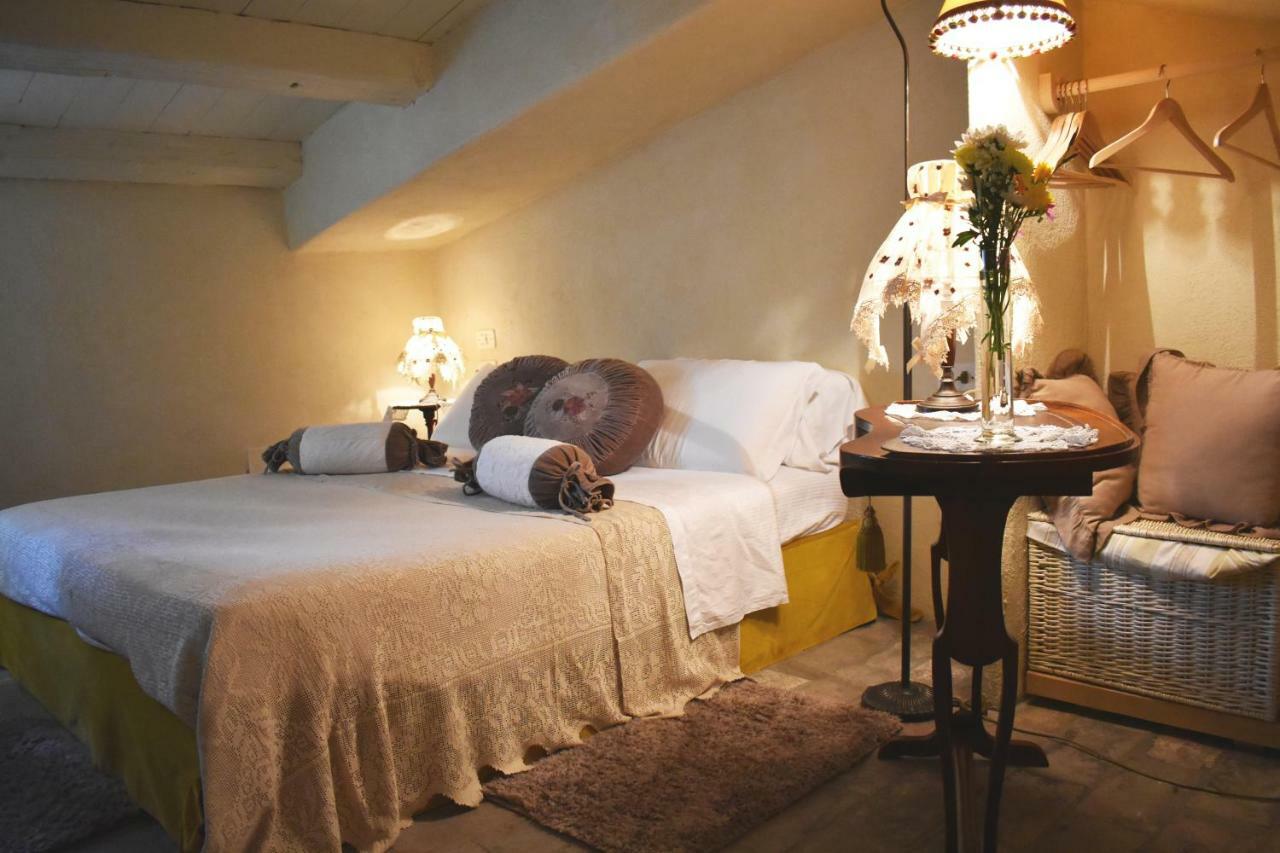 Castello Di Albereto Hotel Trarivi Екстериор снимка